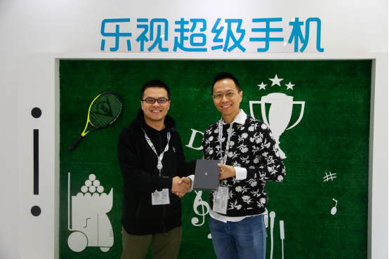 詹俊現(xiàn)身樂視中網(wǎng)展廳 樂Pro3成就賽場內(nèi)外獨特風景(圖1)